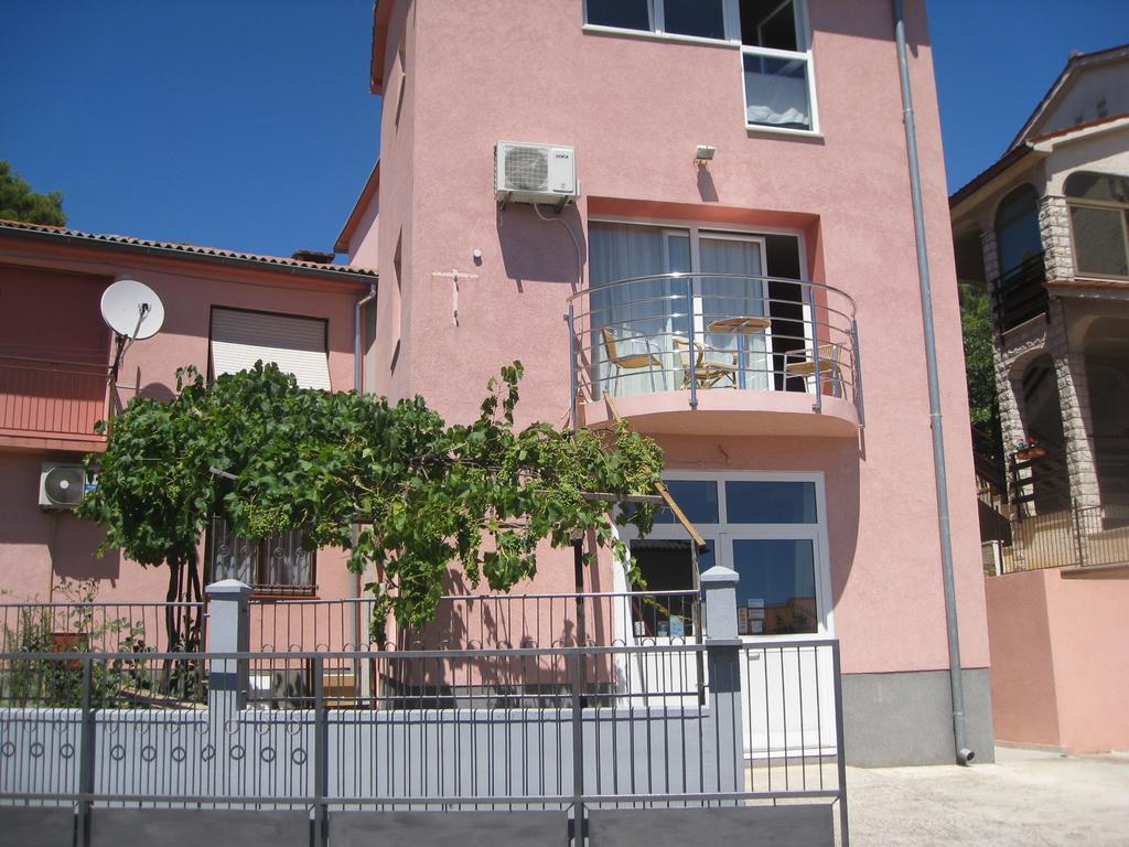 Dina Apartments Pula Exterior foto