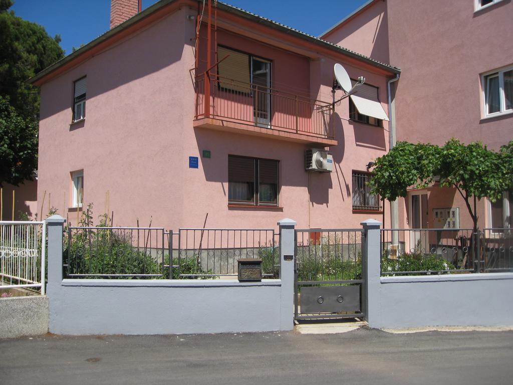 Dina Apartments Pula Exterior foto